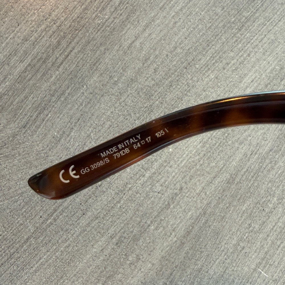 Gucci Authentic Like New Sunglasses - Picture 5 of 7